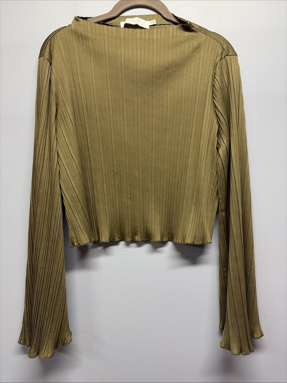 ASTR The Label Olive Green Pleated Mock Neck Bell Sleeve Plisse Top - Sz Medium